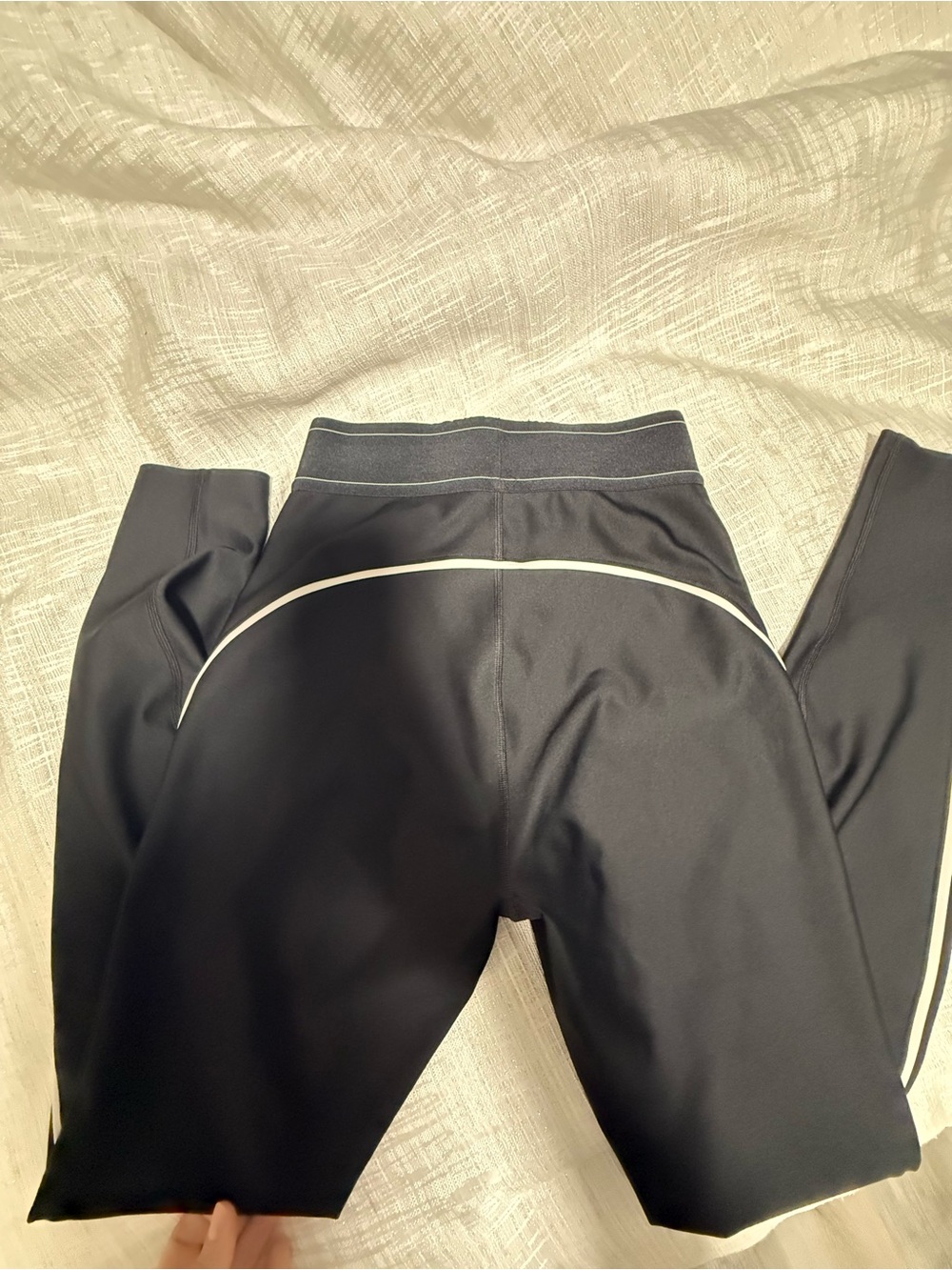 Alo Yoga Women's Black Leggings - Picture 3 of 5